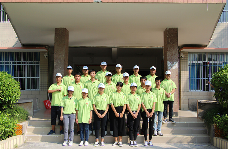 圖三 我校青年志愿者合影.JPG
