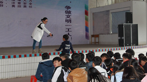 圖二主講人 肖科長與學生進行問題互動_1.jpg