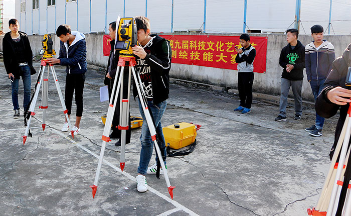 圖三 測量比賽現(xiàn)場.JPG