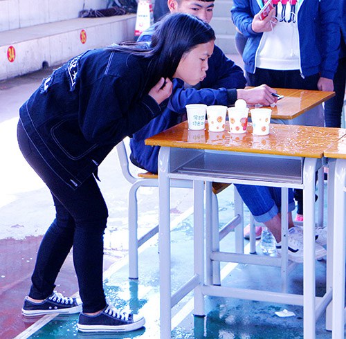 圖四 吹乒乓球比賽.JPG