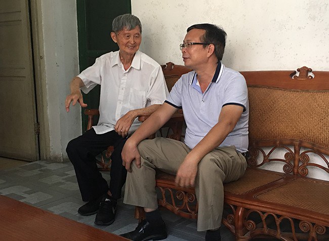 1568105507669679.jpg 黃杰品副校長(zhǎng)(右一)看望慰問(wèn)原校長(zhǎng)劉壯偉.JPG