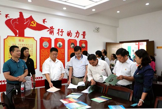 1572832279562606.jpg 參觀榜樣室.jpg