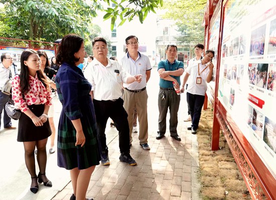 1572832302358811.jpg 參觀文化長廊.jpg