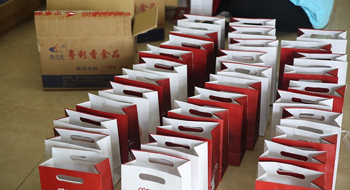 1632047170178711.jpg 一袋袋月餅“整裝待發(fā)”.JPG