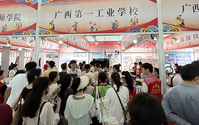 14.學校參加梧州職業(yè)學院舉辦的廣西2023年職業(yè)教育活動周主題展示.jpg