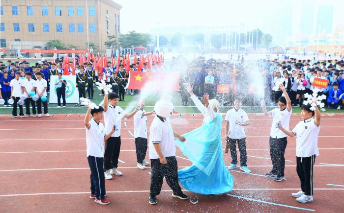 4. 23級(jí)數(shù)控2班入場(chǎng)式表演.jpg