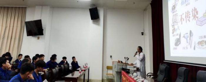 圖一 南寧市第四人民醫(yī)院體檢中心主任李偉新開展艾滋病知識(shí)宣傳講座.jpg