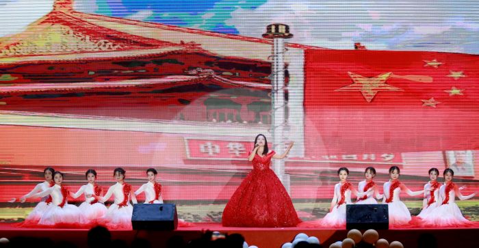 1704023604948515.jpg 18.歌伴舞蹈《我愛你,中國》.jpg