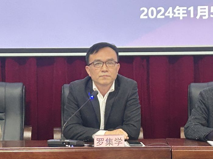 1704765324323172.jpg 2.南寧市第六職業(yè)技術(shù)學(xué)校副校長(zhǎng)羅集學(xué)作點(diǎn)評(píng).jpg